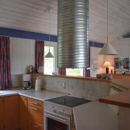 Three-bedroom Holiday In בית נופש