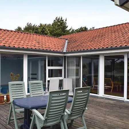 Three-bedroom Holiday In